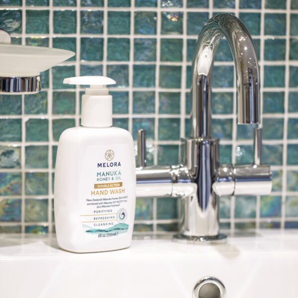 Mānuka Honey & Oil Double Action Hand Wash 250ml - Image 2